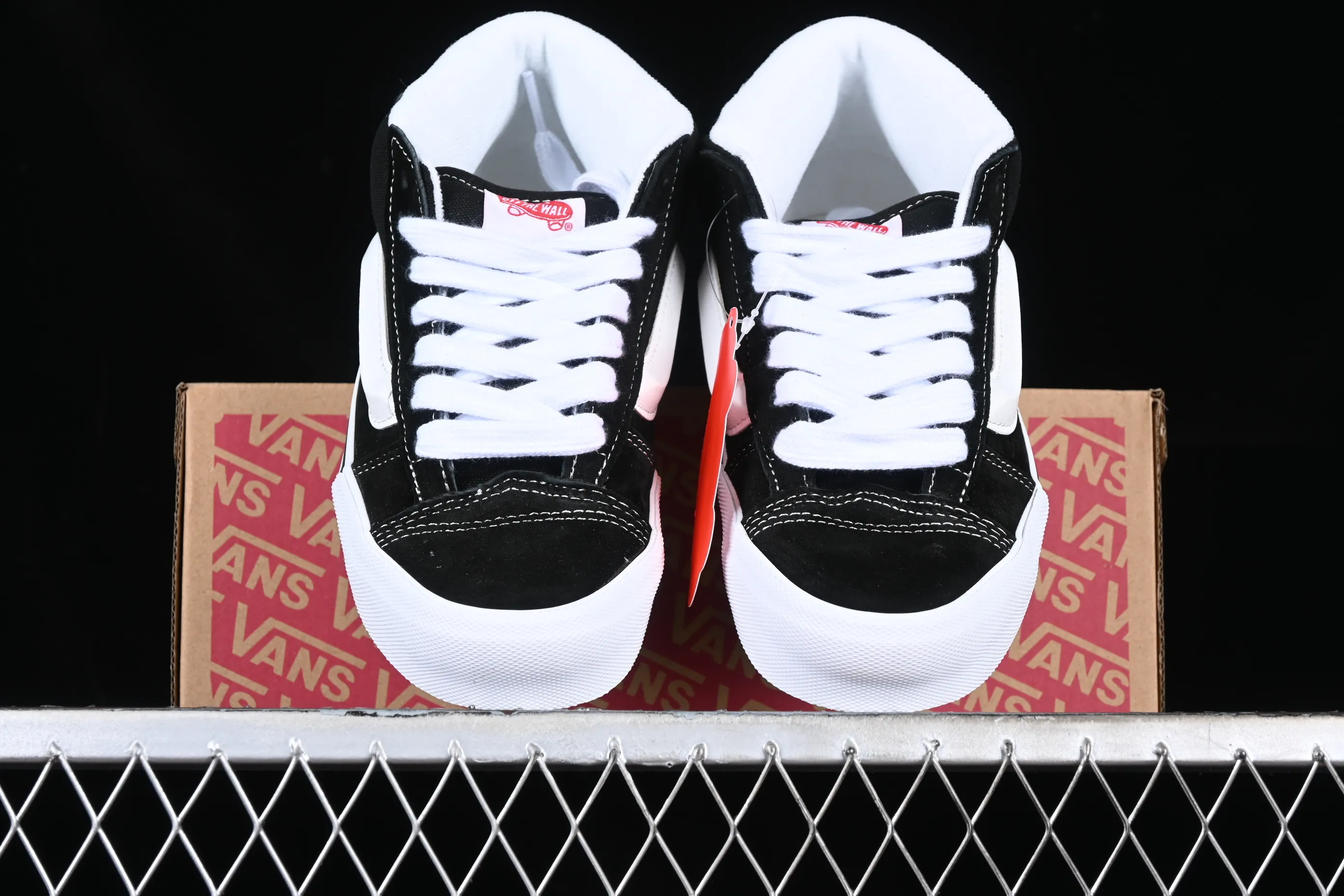 All categories Vans Vans series Vans Mid Vans Zhongbang Vans Knu Skool Vans official fat version of mid-top bread shoes VN000CQ96BTR